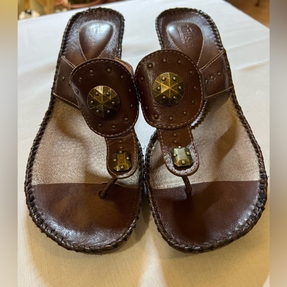 🔴Brown leather artisan Clark’s wedge sandal metallic detail